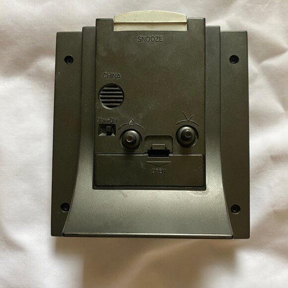 Timex Alarm Clock Table Time Piece Quartz Silver, Cream and Black Color Working - Picture 2 of 5